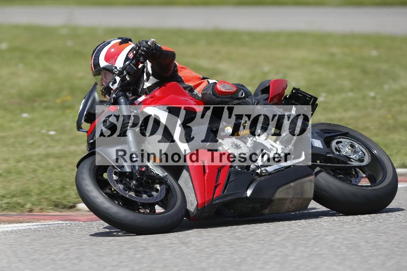 /27 12.06.2025 Ducati Schweiz Trackday Warmup  ADR/gelb-jeaune/8